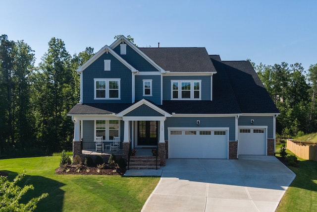 modern-blue-rental-home-hampton-in-virginia-with-green-yard-and-trees