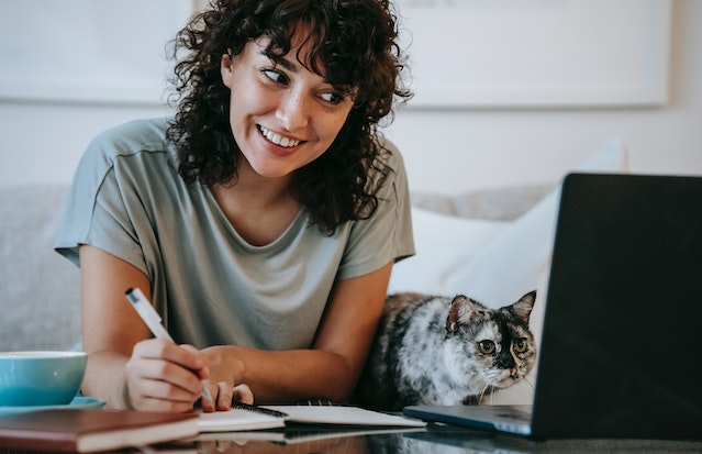 tenant-writing-next-to-pet-cat